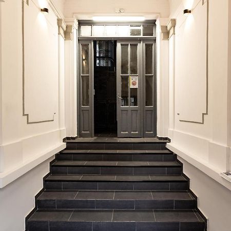 Qult - Misty Night Apartment Bucharest Luaran gambar