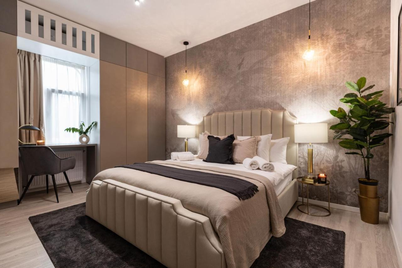 Qult - Misty Night Apartment Bucharest Luaran gambar