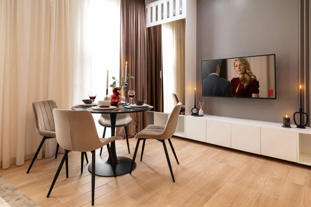Qult - Misty Night Apartment Bucharest Luaran gambar