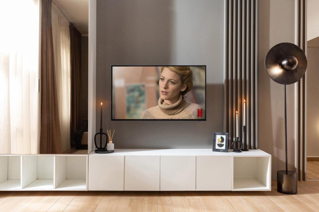 Qult - Misty Night Apartment Bucharest Luaran gambar
