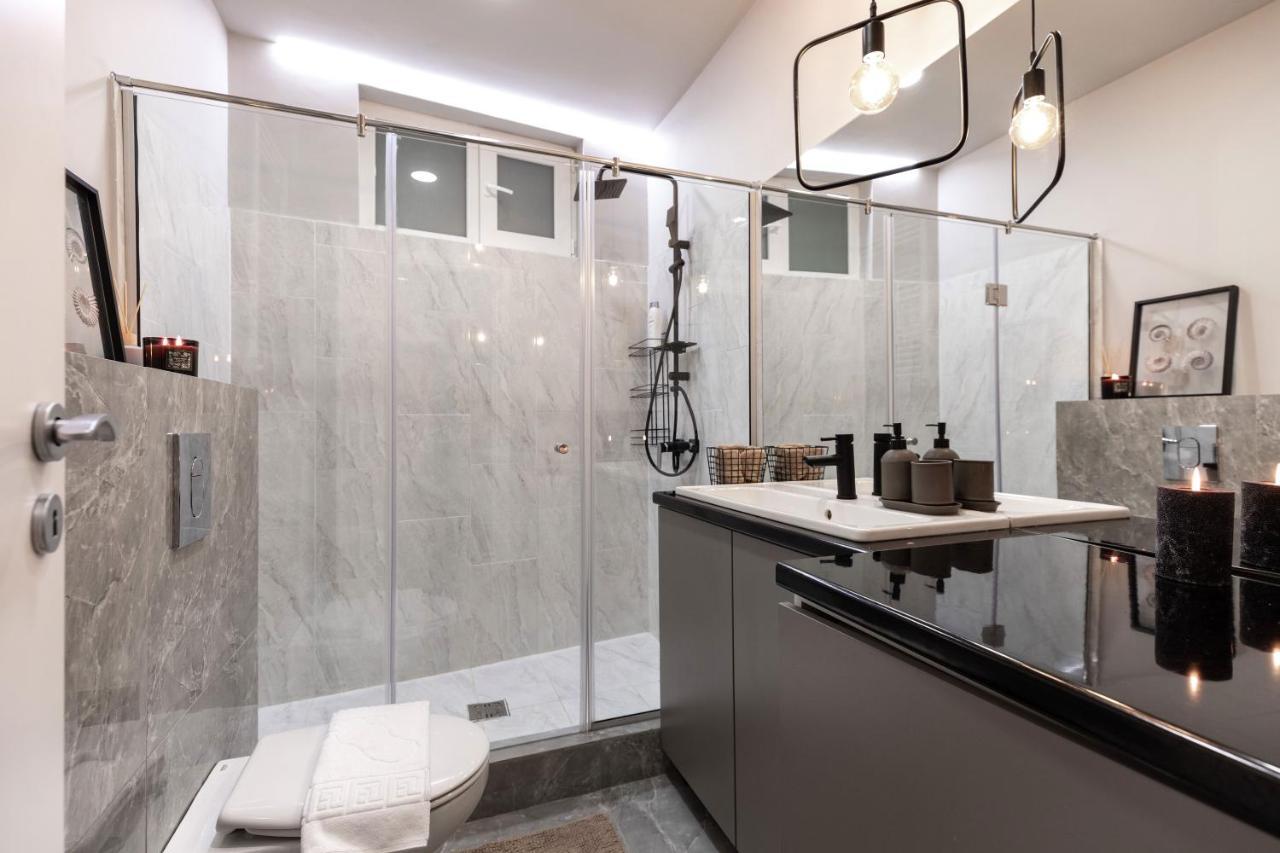 Qult - Misty Night Apartment Bucharest Luaran gambar